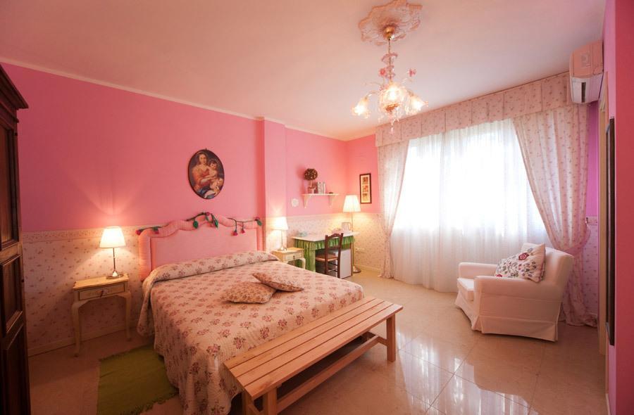 Rose E Merletti Guest House Sasso Feltrio Room photo
